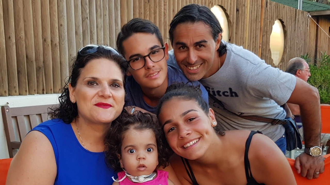 Papà Fortunato e mamma Maria con Roberta e i fratelli Papà Fortunato e mamma Maria con Roberta e i fratelli