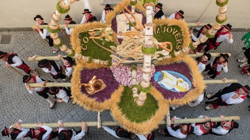 Pasquali di Bormio 2024, da 600 anni una sfilata allegorica in costume d’epoca: il programma