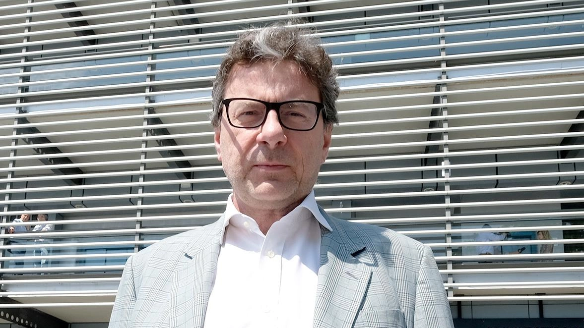 Il ministro per l’Economia. Giancarlo Giorgetti è stato invitato da 23 sindaci dell’area della St di Agrate a chiarire la posizione del governo sul futuro del sito Il ministro per l’Economia. Giancarlo Giorgetti è stato invitato da 23 sindaci dell’area della St di Agrate a chiarire la posizione del governo sul futuro del sito