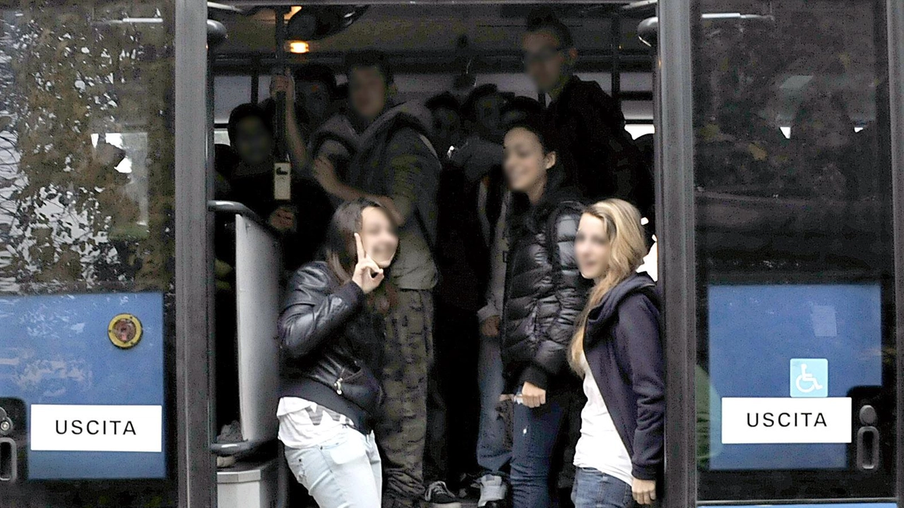 Riparte il servizio di trasporto urbano a Trezzano sul Naviglio gestito da Stav, con abbonamenti annuali calmierati per studenti e adulti. Tre linee servono i quartieri per agevolare gli spostamenti verso le scuole di Milano. Riparte il servizio di trasporto urbano a Trezzano sul Naviglio gestito da Stav, con abbonamenti annuali calmierati per studenti e adulti. Tre linee servono i quartieri per agevolare gli spostamenti verso le scuole di Milano.