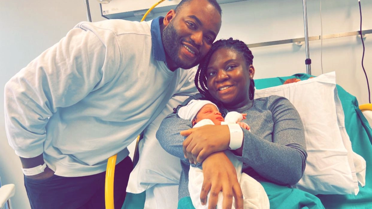 Da sinistra, il papà Deniel, mamma Ebola e la piccola Azzaria Da sinistra, il papà Deniel, mamma Ebola e la piccola Azzaria