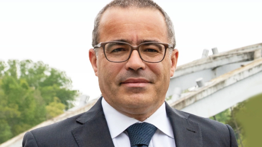 Il sindaco Paolo Arcari eletto a maggio ha emanato un’ordinanza che vieta rumori dalle 23 alle 6 e il consumo di bevande in recipienti di vetro Il sindaco Paolo Arcari eletto a maggio ha emanato un’ordinanza che vieta rumori dalle 23 alle 6 e il consumo di bevande in recipienti di vetro