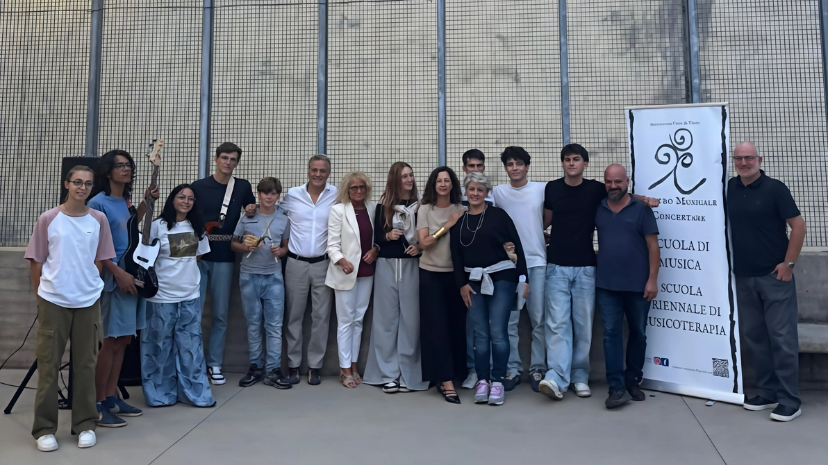 Il concerto in carcere ha coinvolto due band di giovanissimi che si sono esibite davanti a un gruppo di detenuti Il concerto in carcere ha coinvolto due band di giovanissimi che si sono esibite davanti a un gruppo di detenuti