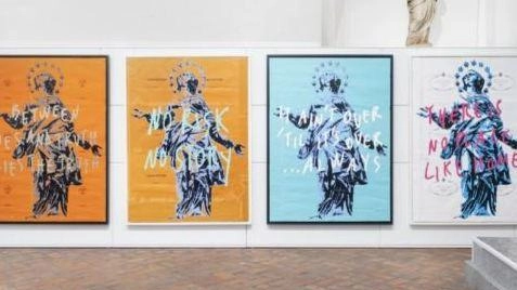 Alcune delle opere in mostra con la Madonnina e le classiche scritte in inglese