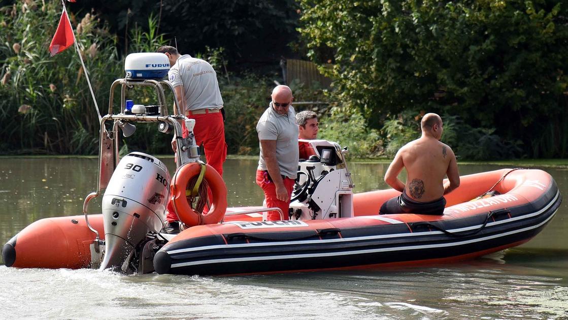 pavia quindicenne si tuffa e scompare nel po davanti a genitori e fratelli