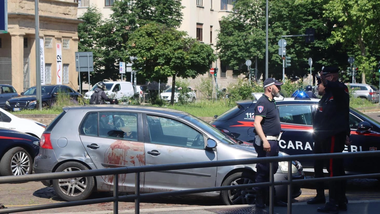 A due settimane esatte dal ricovero in ospedale non ce l’ha fatta È morto ieri al Fatebenefratelli il ragazzino di 13 anni accoltellato lo scorso 16 maggio in viale Vittorio Veneto A due settimane esatte dal ricovero in ospedale non ce l’ha fatta È morto ieri al Fatebenefratelli il ragazzino di 13 anni accoltellato lo scorso 16 maggio in viale Vittorio Veneto