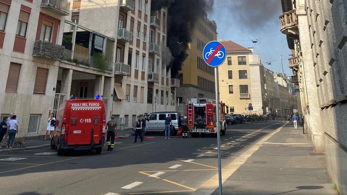 Incendio in un appartamento di corso Monforte a Milano