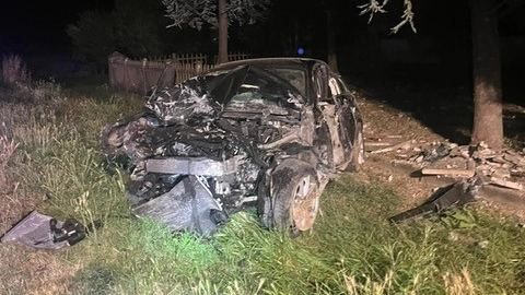 Incidente a Sermide e Felonica, auto finisce contro la recinzione di una casa: grave 29enne