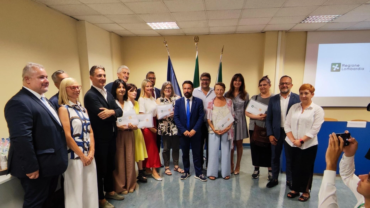 Consegnati i primi undici appartamenti destinati alle associazioni a sostegno delle donne maltrattate. Il progetto sperimentale punta a favorire l’autonomia di chi è in uscita dai percorsi di protezione. Consegnati i primi undici appartamenti destinati alle associazioni a sostegno delle donne maltrattate. Il progetto sperimentale punta a favorire l’autonomia di chi è in uscita dai percorsi di protezione.