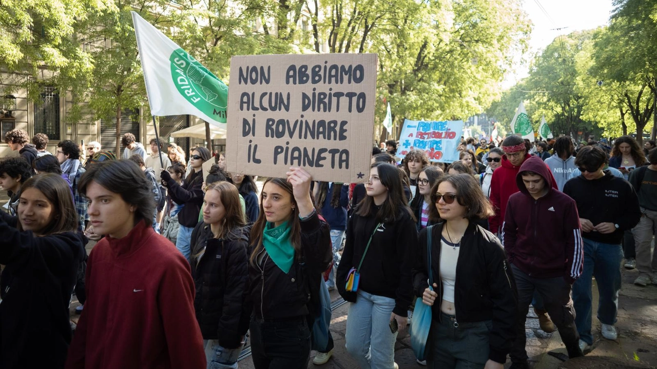 Fridays for Future in corteo a Milano