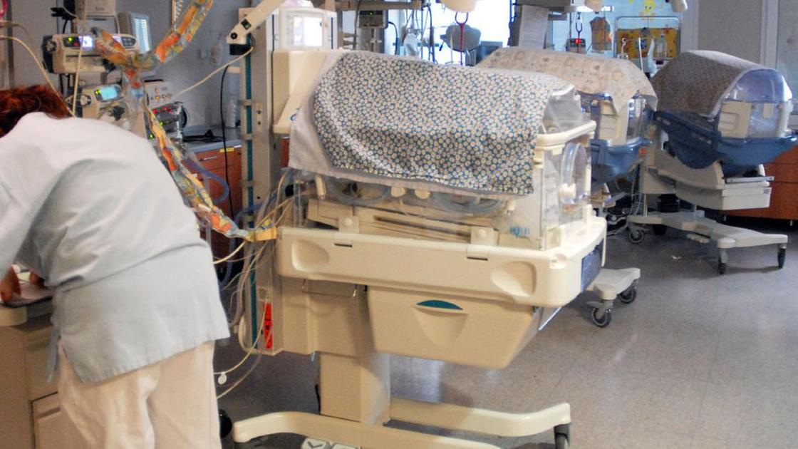 Il Baby boom è all’ospedale. Giornata record in Ostetricia. Al Manzoni nascono 13 bimbi