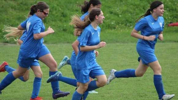 A destra l’Azzurra La società sarà alleata della Doverese nel sostenere e promuovere le giovani calciatrici A destra l’Azzurra La società sarà alleata della Doverese nel sostenere e promuovere le giovani calciatrici