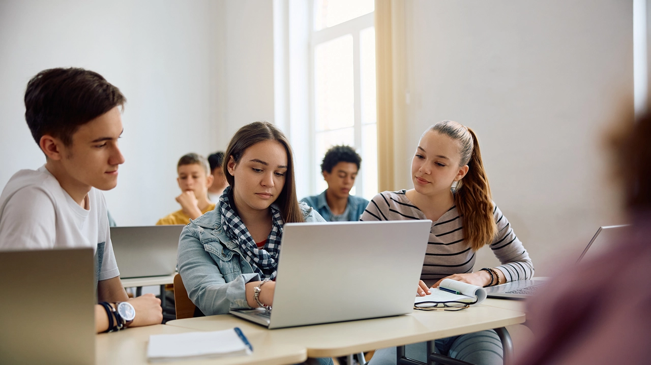 Dalla scelta del tipo di scuola superiore può dipendere il futuro di ognuno Dalla scelta del tipo di scuola superiore può dipendere il futuro di ognuno