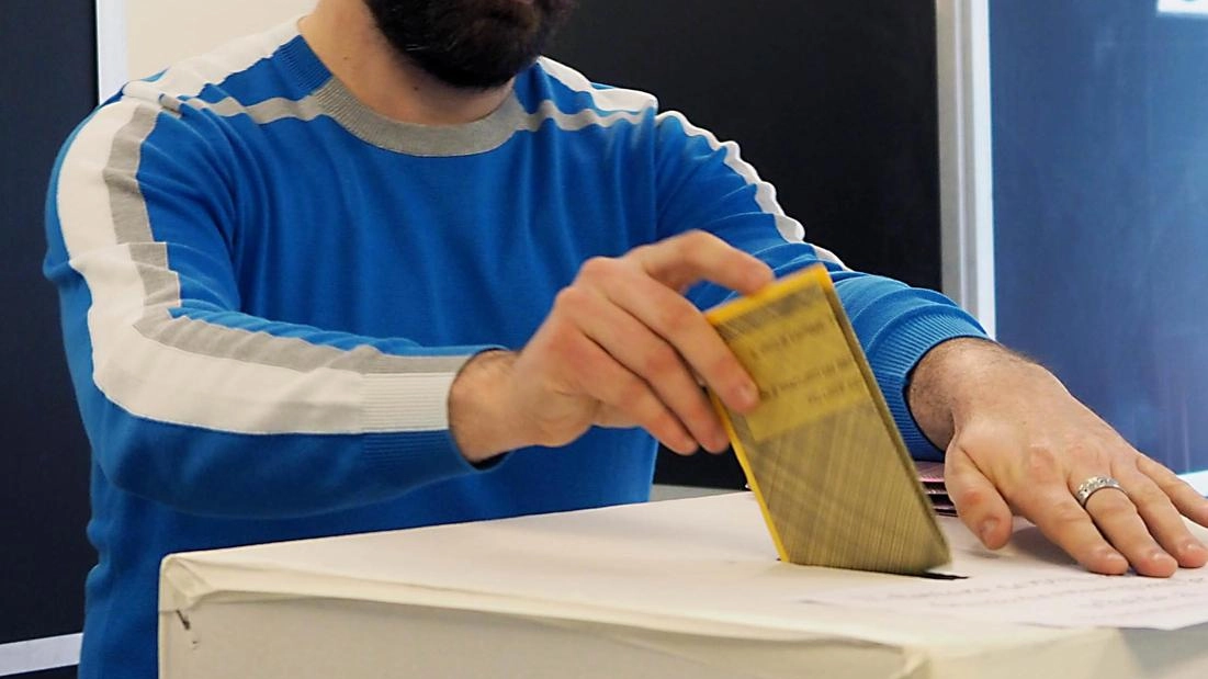 Oggi a Cortenova e Primaluna si vota per decidere la fusione dei due Comuni e la creazione di un nuovo ente nella Valsassina. Quorum e possibili nomi in gioco.