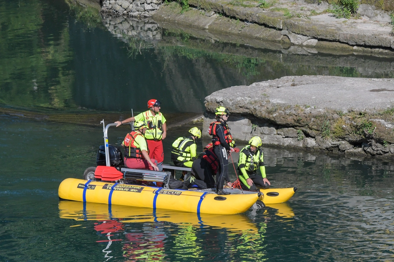 L'allarme ai vigili del fuoco e al 118 regionale è arrivato intorno alle 16