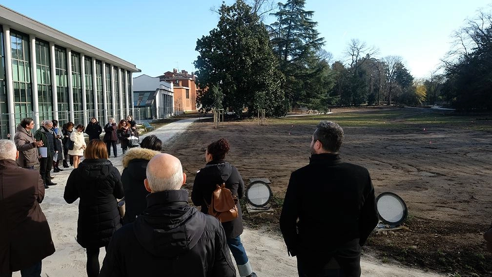 Il nuovo giardino è il tassello di un grande percorso verde che attraversa tutto il centro collegando i tesori di... Il nuovo giardino è il tassello di un grande percorso verde che attraversa tutto il centro collegando i tesori di...