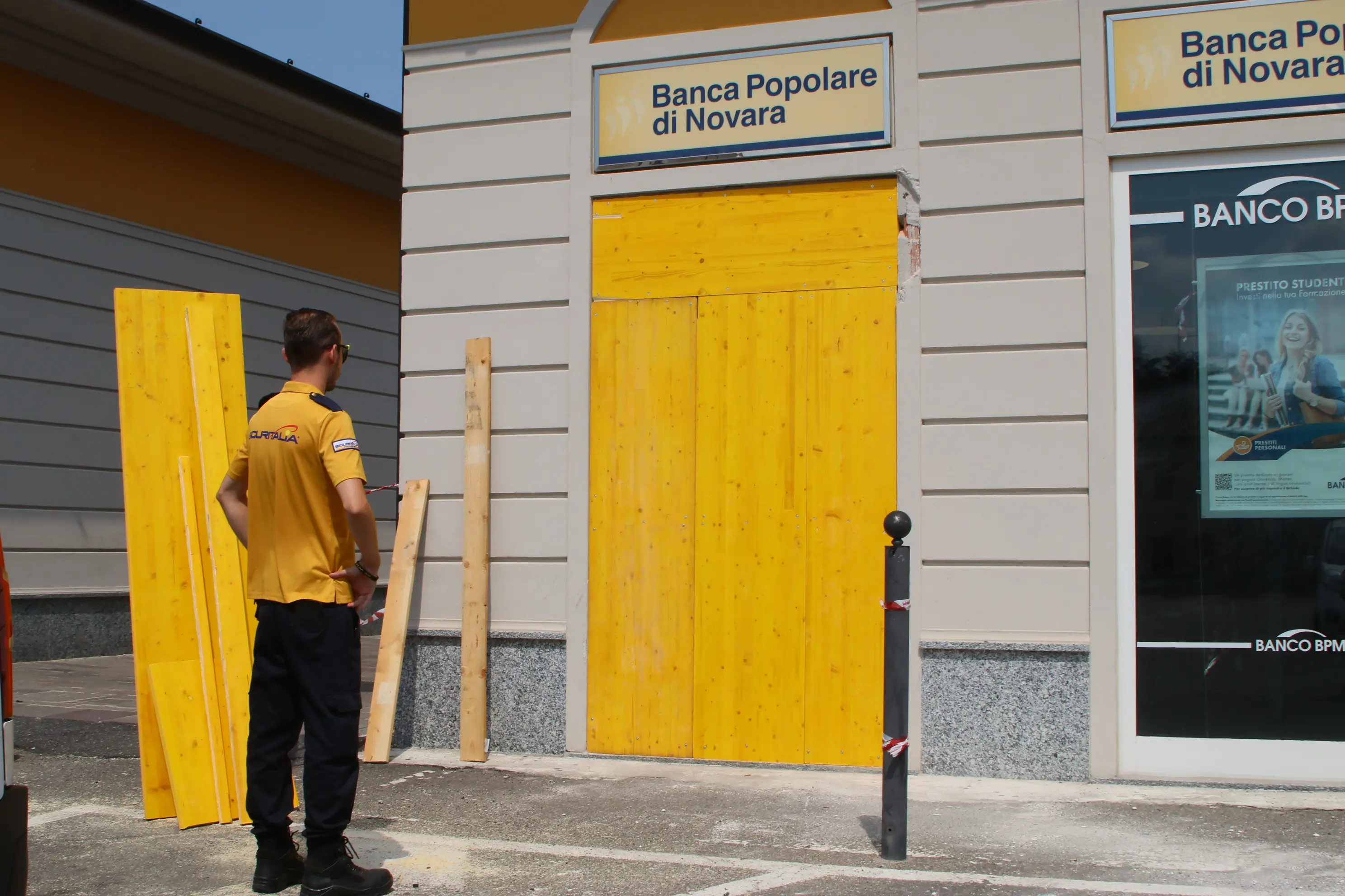 Miradolo Terme, colpo fallito al bancomat ma l'esplosione lascia pesanti danni