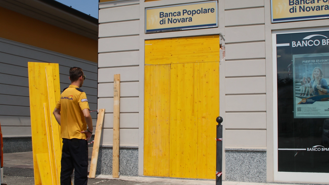 Miradolo Terme, ladri hanno fatto saltare il bancomat