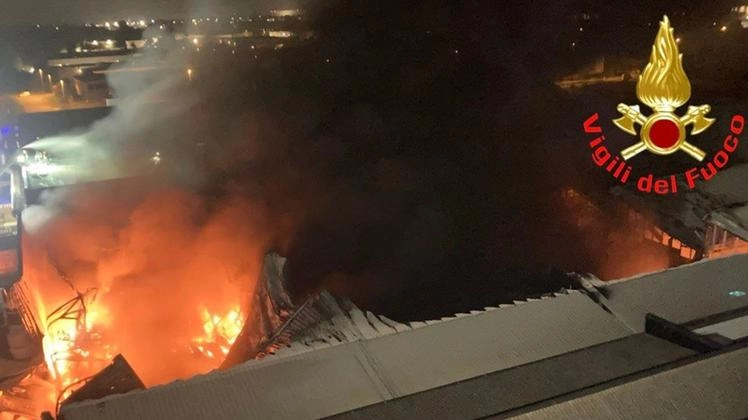 Verolanuova, incendio azienda Faerch Italy (Foto vigili del fuoco) Verolanuova, incendio azienda Faerch Italy (Foto vigili del fuoco)