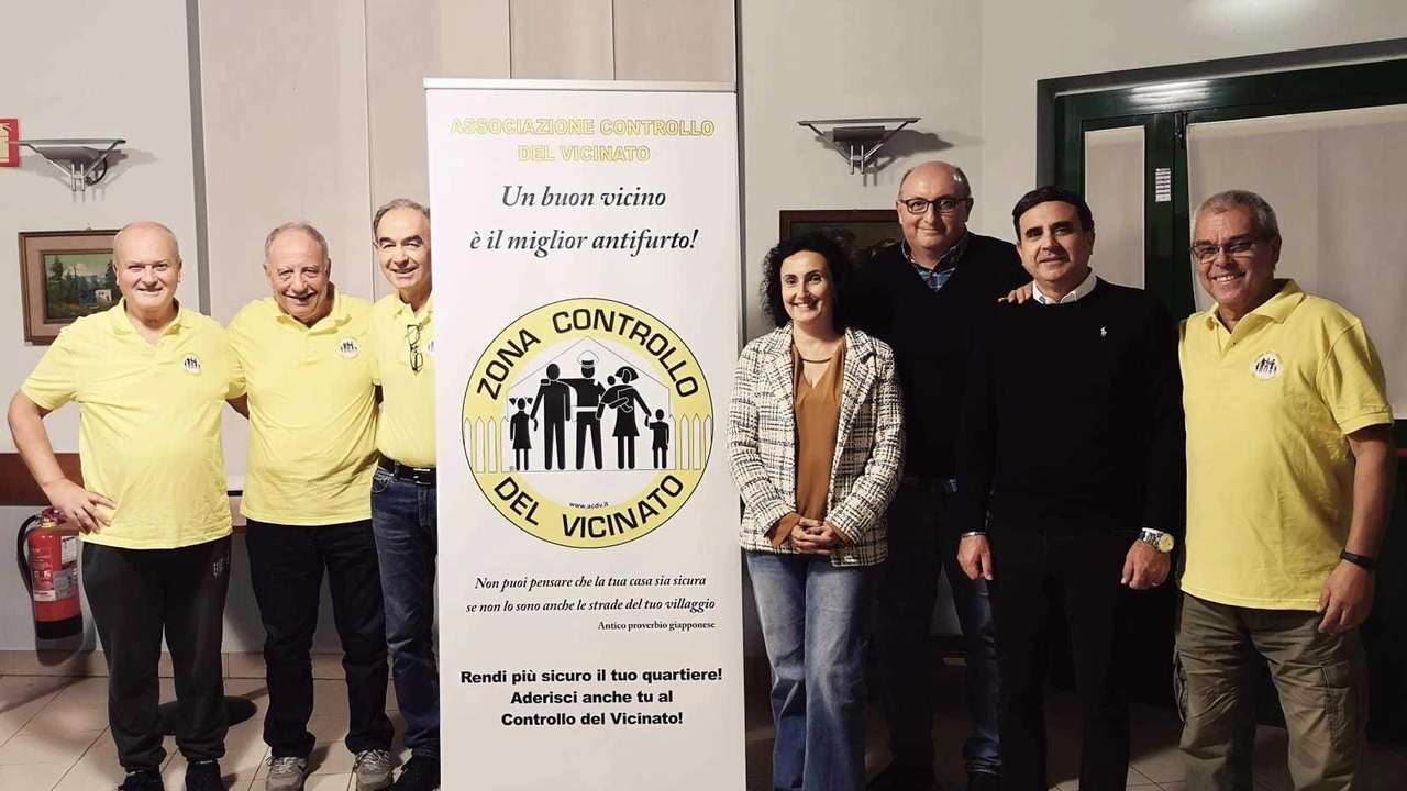 Il Controllo del vicinato è una realtà da 7 anni, punto di riferimento per un centinaio di residenti in 6 diversi quartieri di Solaro: la nuova sede in piazza Grandi Il Controllo del vicinato è una realtà da 7 anni, punto di riferimento per un centinaio di residenti in 6 diversi quartieri di Solaro: la nuova sede in piazza Grandi