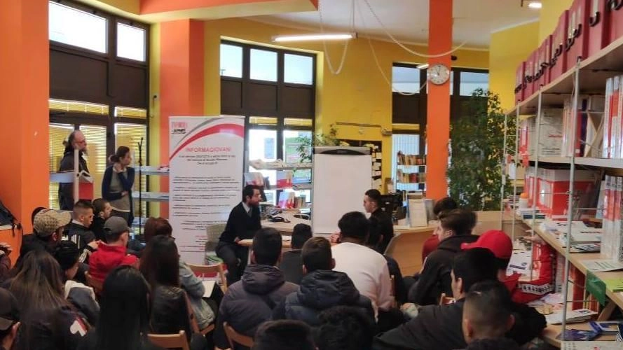 Fra le attività di Informagiovanicolloqui di orientamento spazio compiti per gli studenti e supporto nella ricerca del lavoro