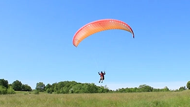Un parapendio (foto di repertorio)