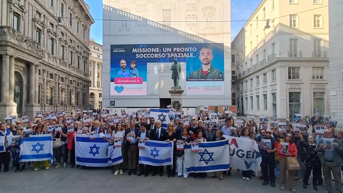 Una passata manifestazione a Milano per chiedere la liberazione degli ostaggi in mano ad Hamas Una passata manifestazione a Milano per chiedere la liberazione degli ostaggi in mano ad Hamas