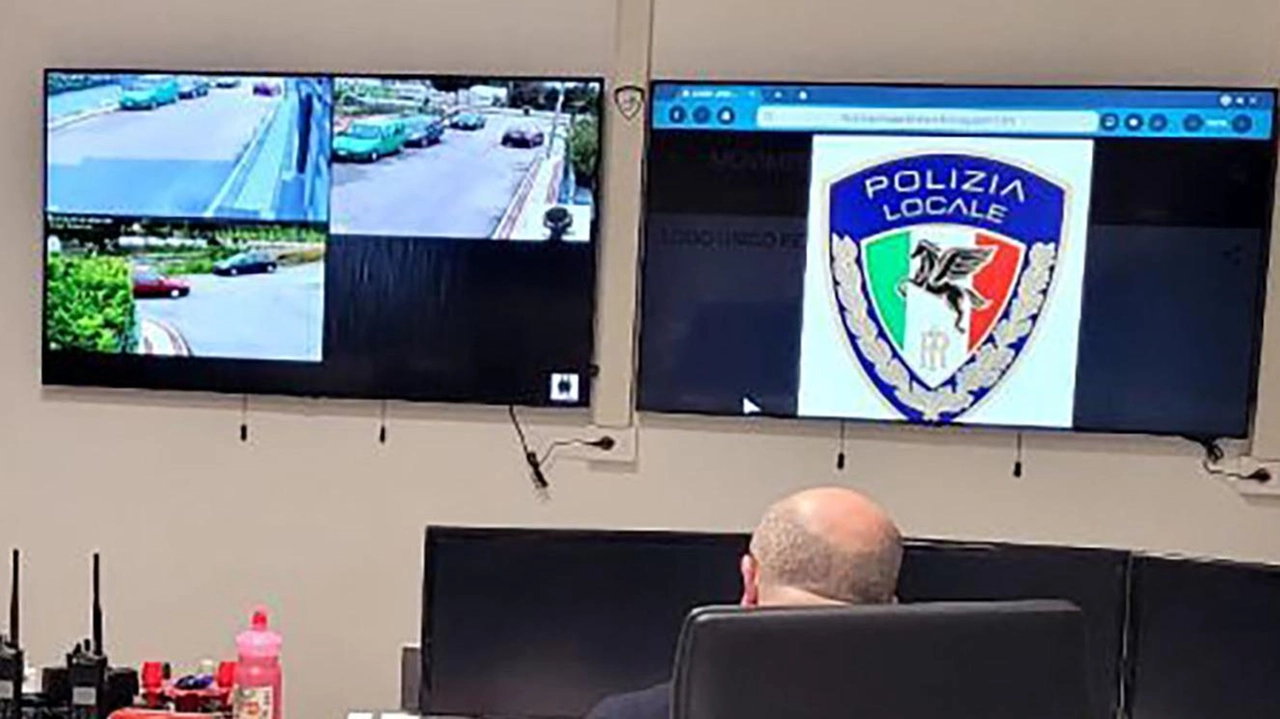 Aggiornata e riorganizzata la rete di videosorveglianza. E presto in arrivo nuove telecamere in particolare nelle frazioni. L’amministrazione comunale... Aggiornata e riorganizzata la rete di videosorveglianza. E presto in arrivo nuove telecamere in particolare nelle frazioni. L’amministrazione comunale...