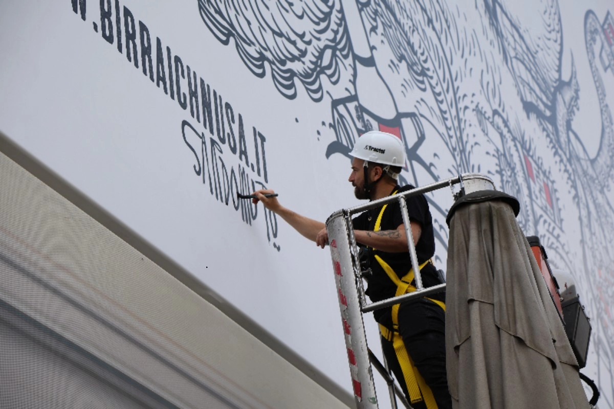 Il murale realizzato da Andrea D’Ascanio, in arte SARDOMUTO