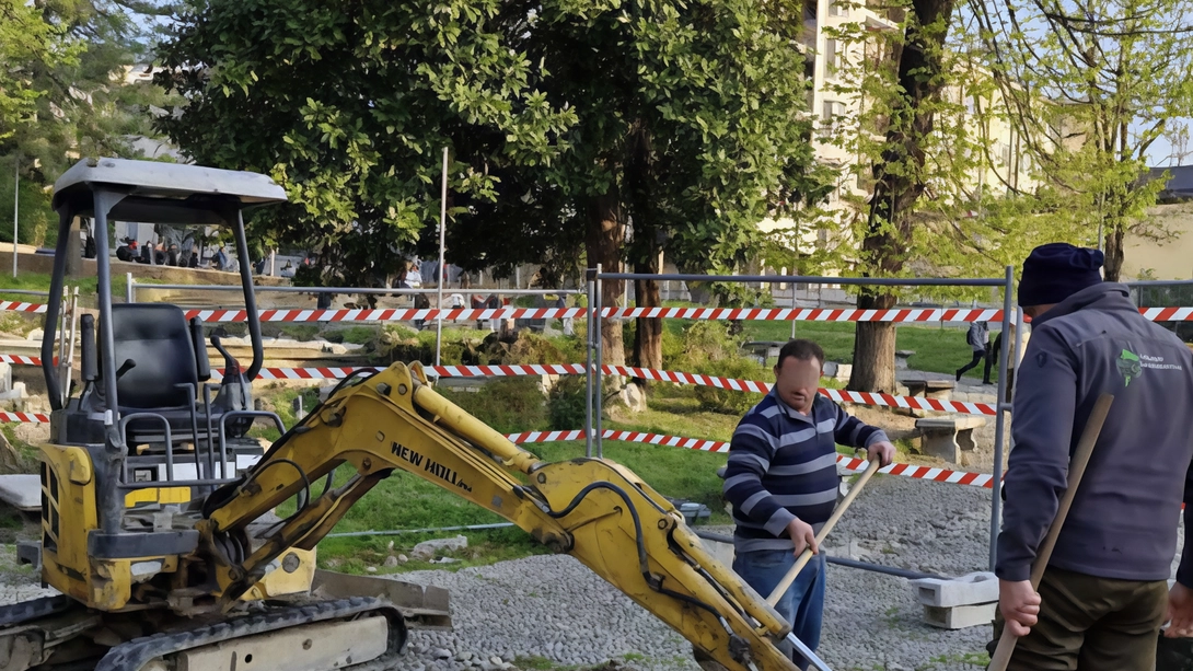 Prevista la sistemazione della scalinata di collegamento tra l’ingresso e il piano strada. Investimento da 36mila euro, durante l’anno toccherà anche al tetto del vecchio Infopoint.