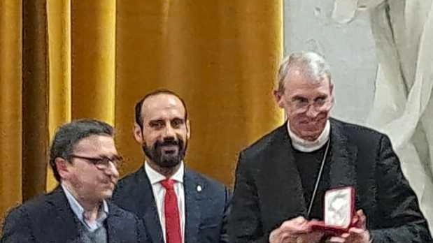Il vescovo Corrado Sanguineti ospite in Consiglio municipale nel capoluogo