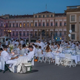 Nel cuore di Monza torna la Cena in Bianco: mille commensali, un solo colore