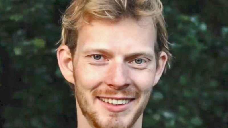 Tobias Servaas il turista olandese di 31 anni che non ha fatto rientro nel suo alloggio dopo essere uscito lunedì per fare un’escursione nei monti sopra Livo, zona impervia di fitto bosco dell’alto lago di Como Tobias Servaas il turista olandese di 31 anni che non ha fatto rientro nel suo alloggio dopo essere uscito lunedì per fare un’escursione nei monti sopra Livo, zona impervia di fitto bosco dell’alto lago di Como