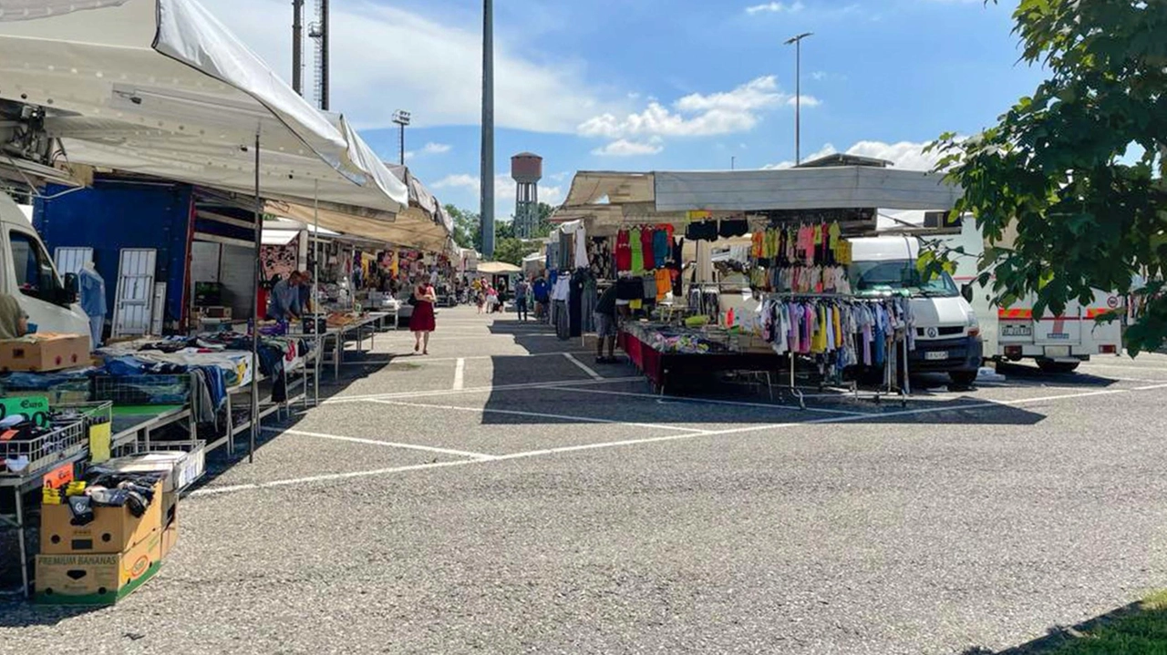 Dopo i lavori di sistemazione di piazza Garibaldi e via Vittorio Veneto ci saranno degli spazi liberi adeguati a ospitare le bancarelle. Residenti contenti, soprattutto chi abita vicino alle strade dove si tiene ora. Dopo i lavori di sistemazione di piazza Garibaldi e via Vittorio Veneto ci saranno degli spazi liberi adeguati a ospitare le bancarelle. Residenti contenti, soprattutto chi abita vicino alle strade dove si tiene ora.