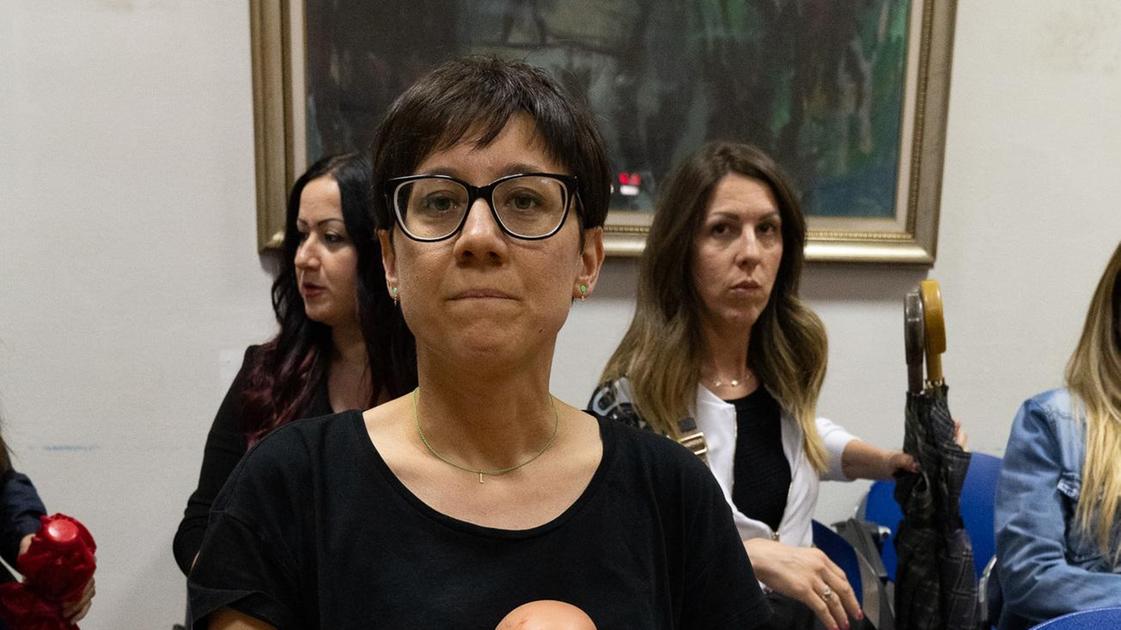 Stangata sulle rette del nido . Protesta davanti al Municipio Stangata sulle rette del nido . Protesta davanti al Municipio