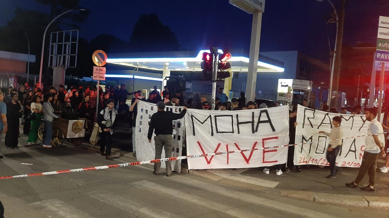 L'arrivo della manifestazione in via Ripamonti L'arrivo della manifestazione in via Ripamonti
