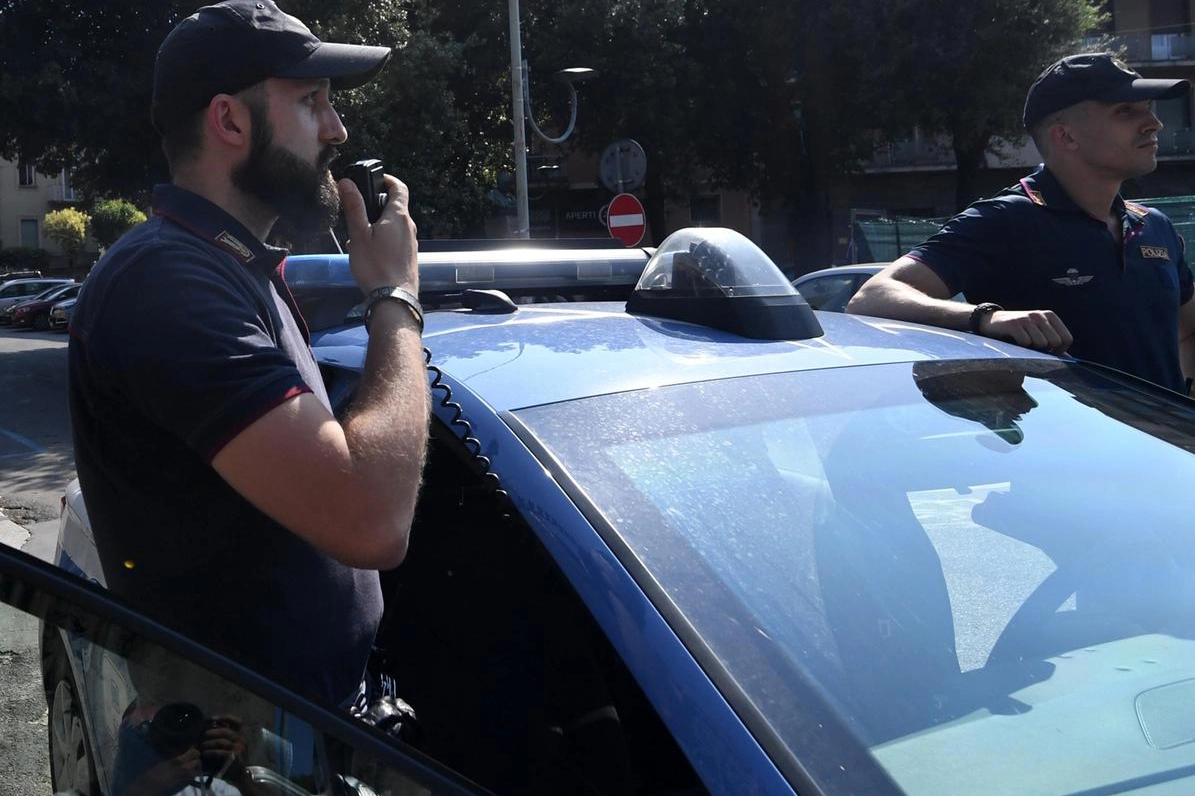 Agenti di polizia in azione