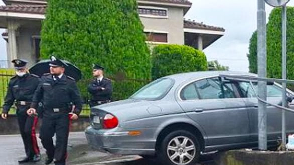 Claudio Ferranti, 77 anni, è deceduto a Filago dopo un malore alla guida della sua Jaguar. Scontro con auto parcheggiata, tentativi di rianimazione vani.