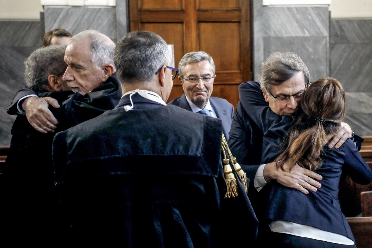 Enrico Gherlone ed Elio Franzini (a destra) in aula dopo la sentenza che li ha assolti al processo per presunti concorsi truccati