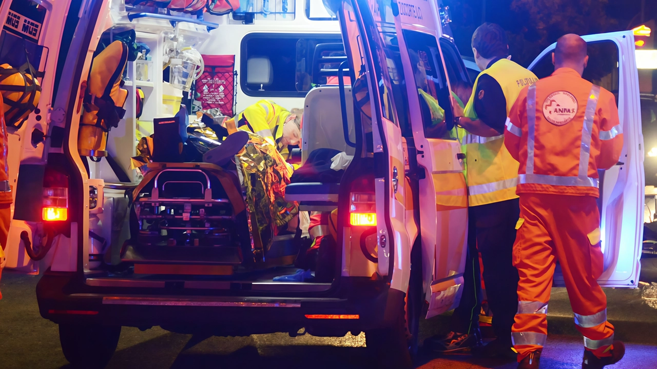 Grave incidente nella galleria Monte di Zogno: coinvolte una Compass e un'Audi, diversi feriti e traffico bloccato. Grave incidente nella galleria Monte di Zogno: coinvolte una Compass e un'Audi, diversi feriti e traffico bloccato.