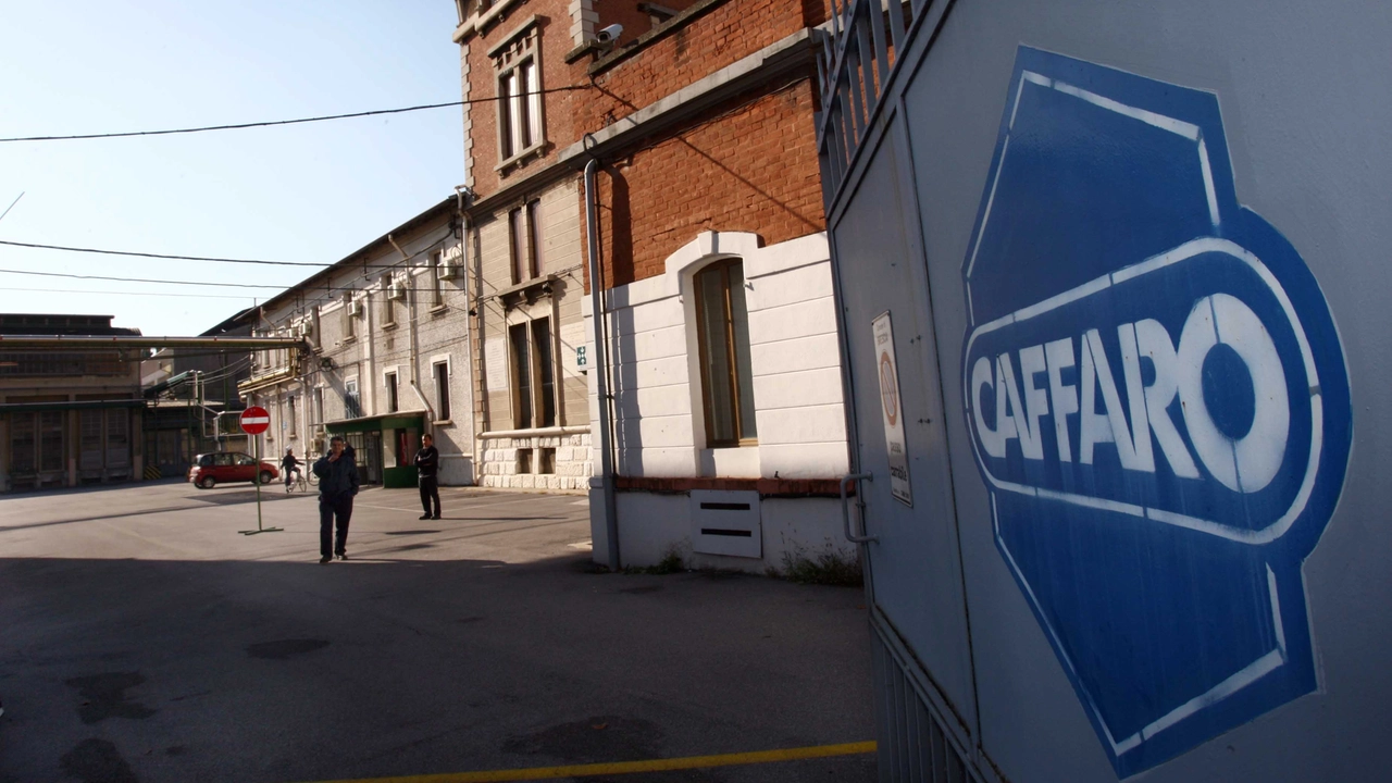 L'ingresso della Caffaro di Brescia L'ingresso della Caffaro di Brescia