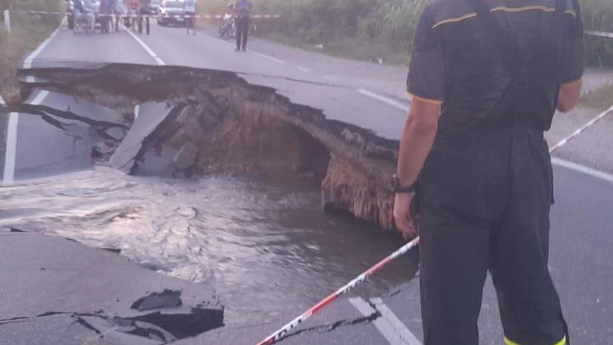 Riapertura in tempi record della SP 412 della Val Tidone a Torrevecchia Pia dopo il crollo del tratto stradale. Sinergia tra enti locali e consorzi irrigui per garantire la sicurezza di agricoltori e automobilisti. Riapertura in tempi record della SP 412 della Val Tidone a Torrevecchia Pia dopo il crollo del tratto stradale. Sinergia tra enti locali e consorzi irrigui per garantire la sicurezza di agricoltori e automobilisti.