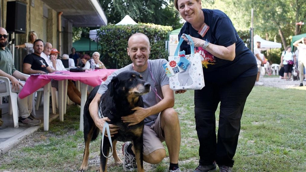 La Protezione animali di Legnano invita alla "Festa del cane fantasia" con sfilate e premiazioni per adozioni speciali. Evento benefico per aiutare gli animali bisognosi. La Protezione animali di Legnano invita alla "Festa del cane fantasia" con sfilate e premiazioni per adozioni speciali. Evento benefico per aiutare gli animali bisognosi.