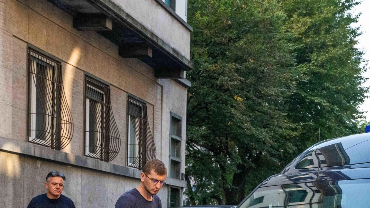 I rilievi dei carabinieri sull’accoltellamento di via Pellizza da Volpedo Fasani/Ansa Local I rilievi dei carabinieri sull’accoltellamento di via Pellizza da Volpedo Fasani/Ansa Local