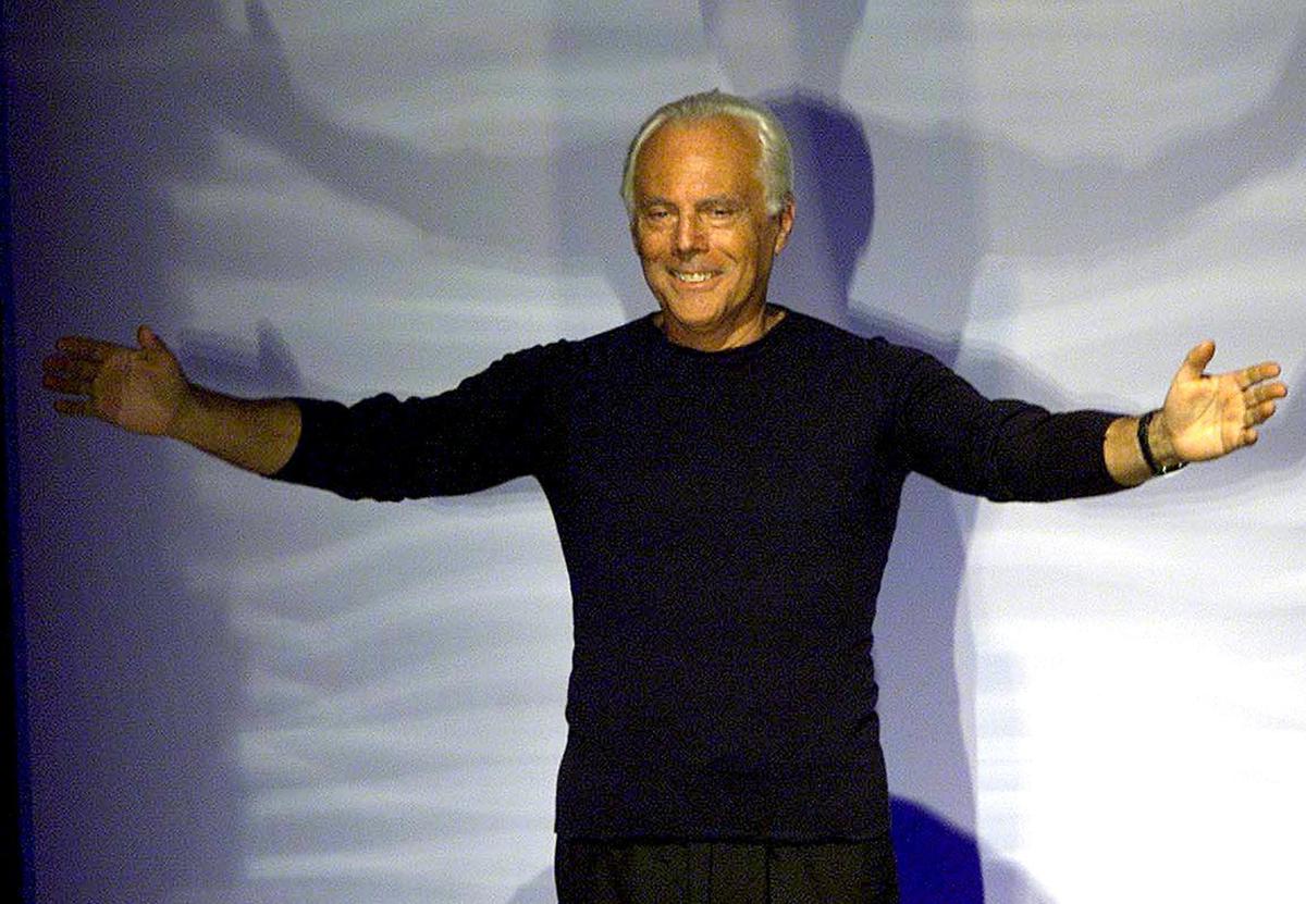 Armani, una sfilata testamento: "Ha lavorato a questa collezione fino agli ultimi istanti di vita" Armani, una sfilata testamento: "Ha lavorato a questa collezione fino agli ultimi istanti di vita"