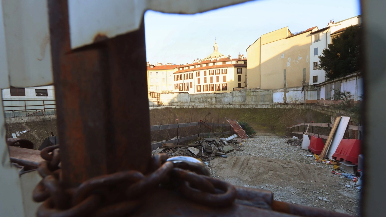 Via della Zecca Vecchia, nel centro di Milano: uno dei cantieri finiti sotto inchiesta Via della Zecca Vecchia, nel centro di Milano: uno dei cantieri finiti sotto inchiesta