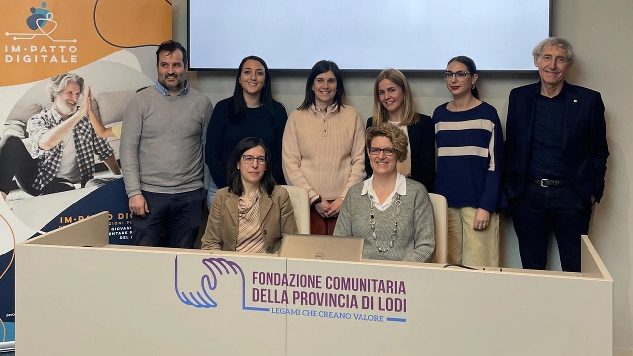 I protagonisti del progetto “Im-Patto digitale“ ieri al termine della presentazione delle iniziative I protagonisti del progetto “Im-Patto digitale“ ieri al termine della presentazione delle iniziative