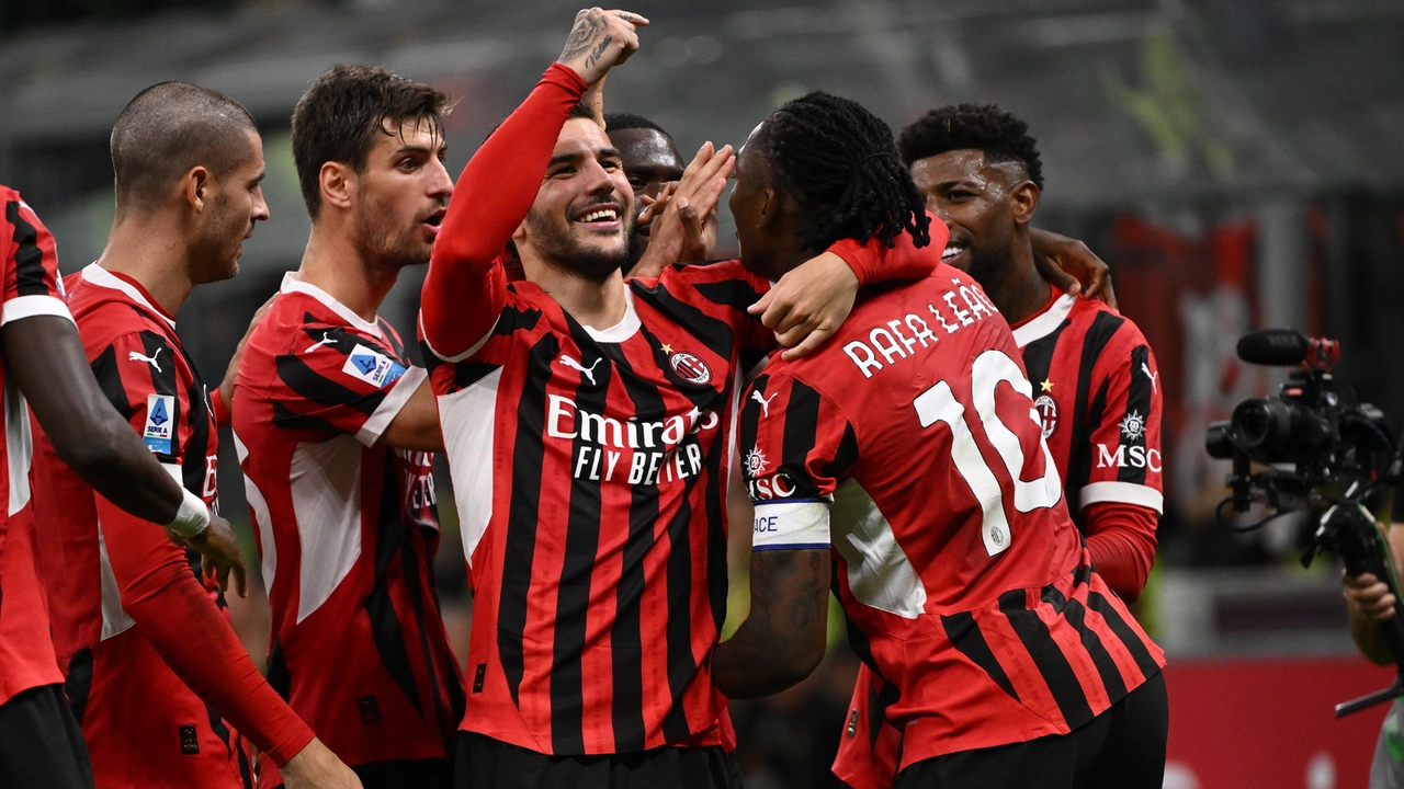 L'esultanza dei giocatori del Milan dopo il gol del 2 a 0