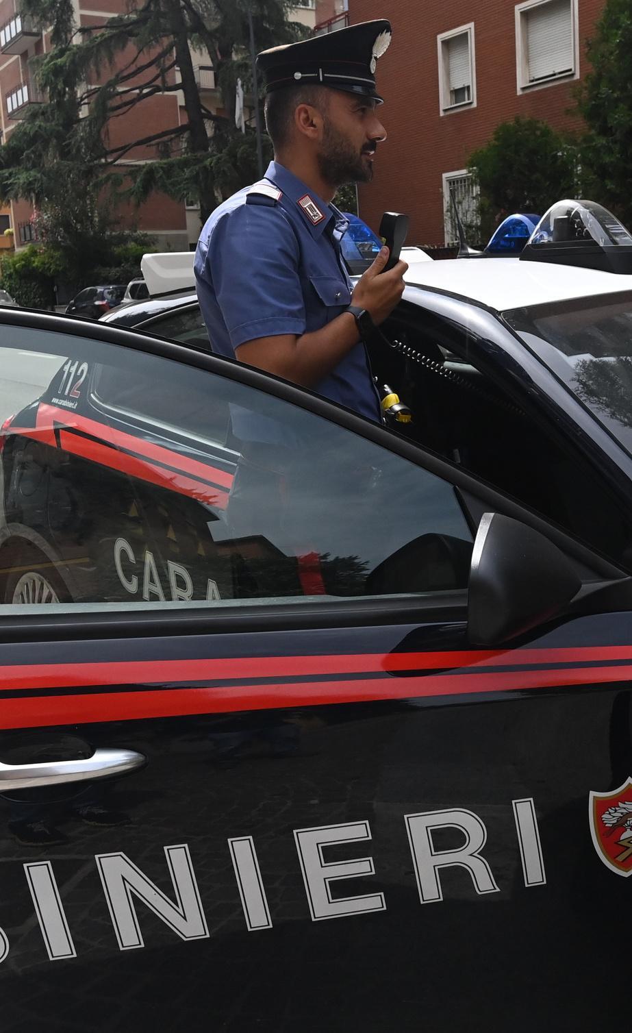Rissa in strada, tre denunciati. Zuffa a colpi di bottiglia: i coinvolti hanno precedenti Rissa in strada, tre denunciati. Zuffa a colpi di bottiglia: i coinvolti hanno precedenti