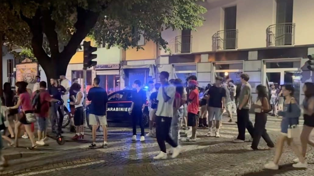 SONDRIO ENNESIMA RISSA AL BAR TRA EXTRA COMUNITARI UN FERITO - foto (ANSA/ANP) SONDRIO ENNESIMA RISSA AL BAR TRA EXTRA COMUNITARI UN FERITO - foto (ANSA/ANP)